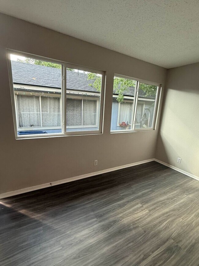 Photo - 955_4 Little C-Homes 5, LLC Unidad A