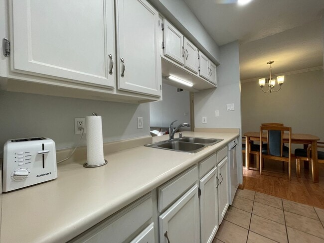 Photo - Furnished Oppenheimer Condo; Shorter Lease Options; Unit 212