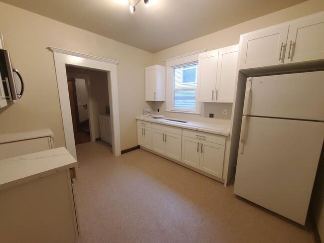 Photo - Charming 4 Bedroom + Bonus - 1 Bath Unit in University District