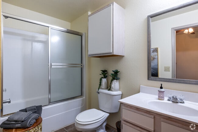 2BR, 2BA - 1,093SF - 1st Bathroom