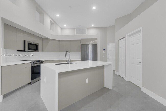 Photo - 2553 E Bay Dr