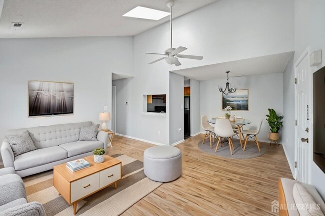 Photo - 307 Ravens Crest Dr