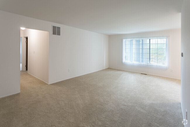 2 BR, 2 BA - Brookside - 1090 SF