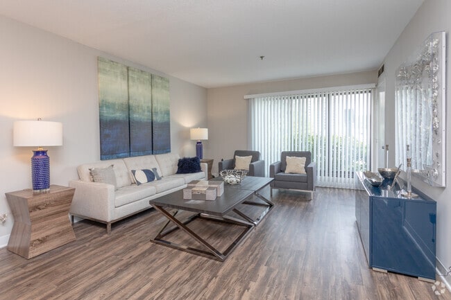 1BR, 1BA - 880 SF