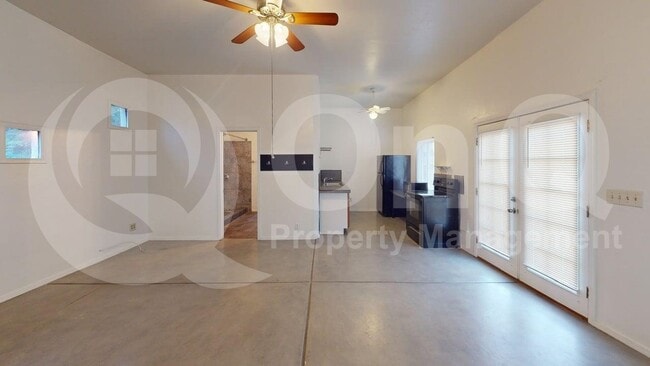 Photo - 216 E Waverly St