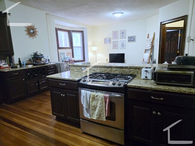 Building Photo - AWESOME 3.5 Bed 2 bath in Brookline... SEPT 1st Move in!!