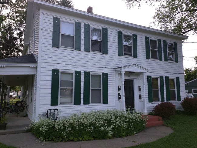 Photo - 100 N Main St Apartments