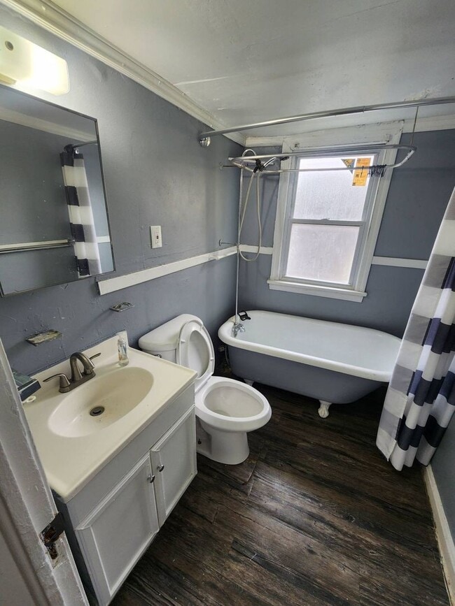 Photo - 3658 E 143rd St Unidad 3