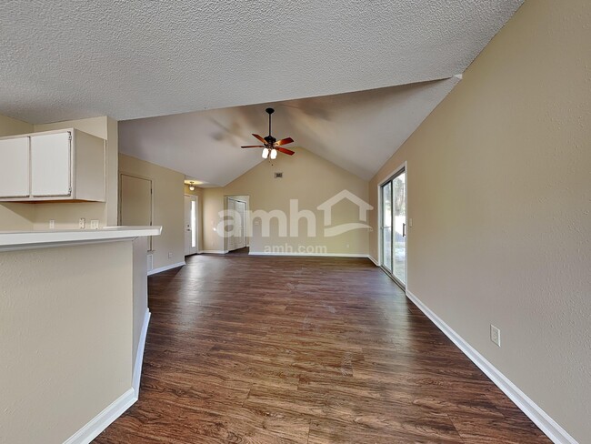 Photo - 106 Habitat Dr