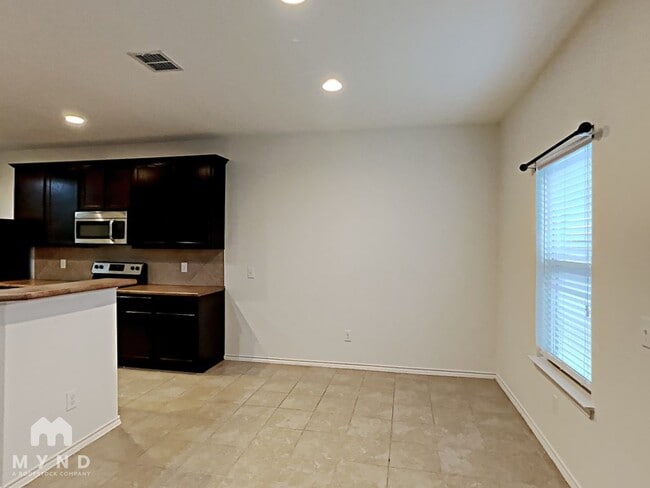 Photo - 440 Stonebrook Dr