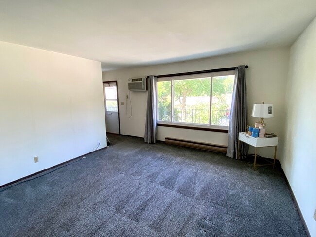 Photo - 3270 S 49th St