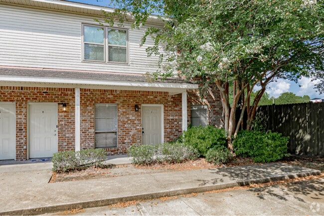 Building Photo - 828 Meadow Bend Dr Rental