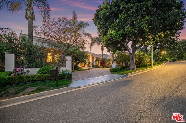 Photo - 1575 Alexis Pl