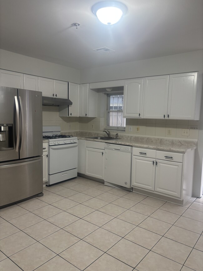 Building Photo - 30 Johnson St Unit 1 Rental