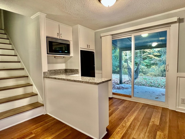 Photo - 5615 Southampton Rd