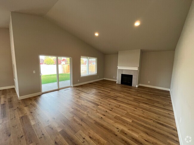 Building Photo - Newer Construction 3 Bedroom House in NW R...