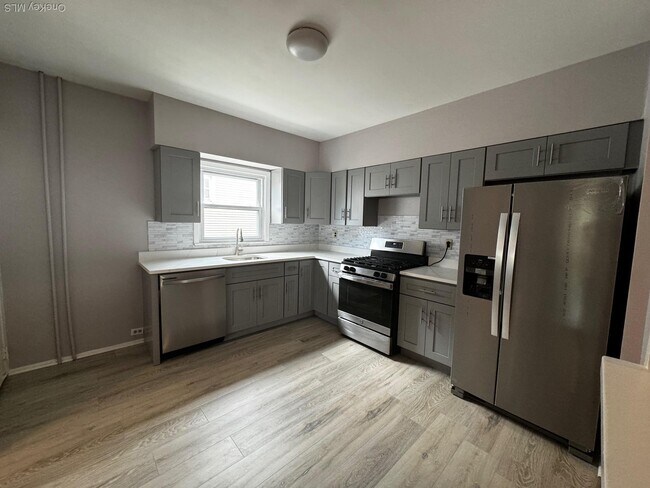 Photo - 561 E Olive St Unit Main