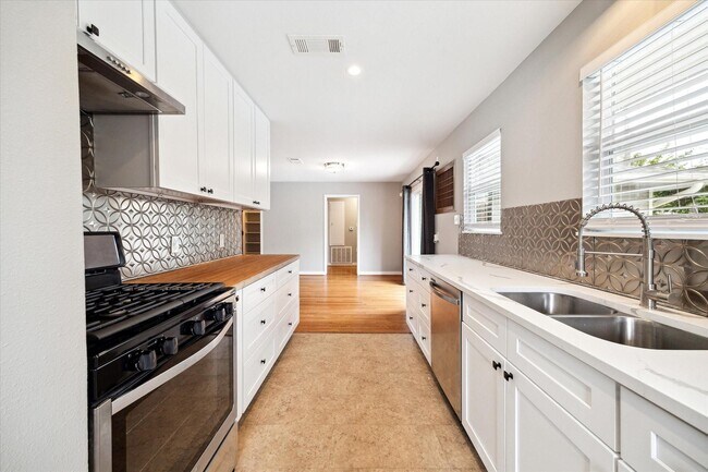 Photo - 2009 Sedgie Dr