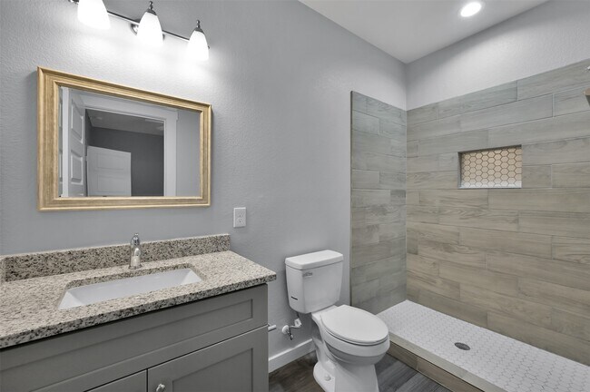 Building Photo - 16646 Meadowcroft St