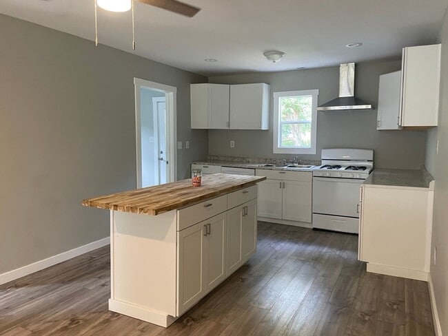 Photo - Beautiful 3 bedroom home available Early August!