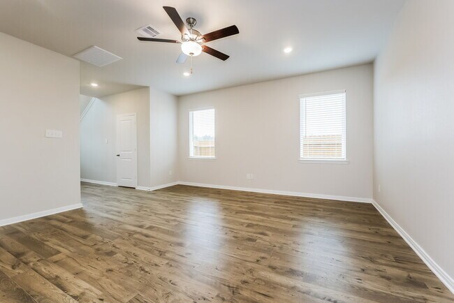 16458 Honeysuckle Hl Dr
