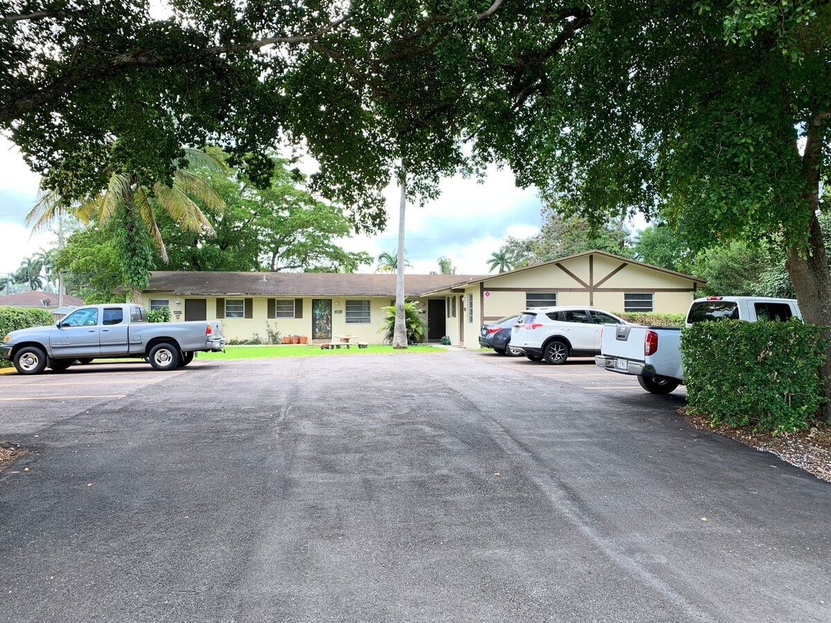 4875 - 4883 SW 65 Ave Davie, FL 33314 - 4875 - 4883 SW 65 Ave Davie, FL 33314