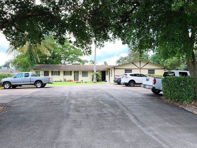 Building Photo - 4875-4883 SW 65th Ave