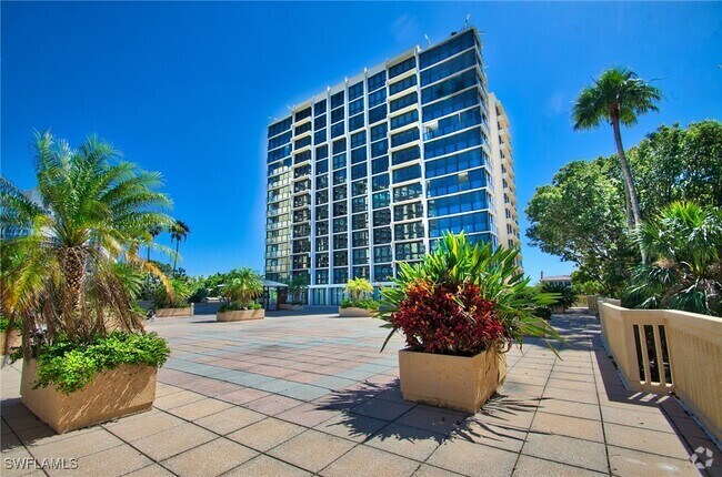 Building Photo - 4031 Gulf Shore Blvd N Unit 8E Rental