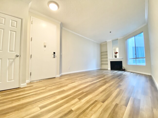 Building Photo - 1325 N Sierra Bonita Ave Unit 112 Rental