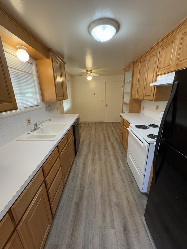Photo - Single-Level Gresham Home / Large Backyard...