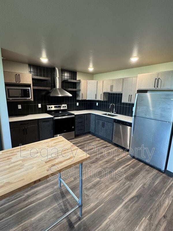 Photo - 226 E Greenfield Ln