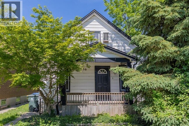 Photo - 1630 Marentette Ave