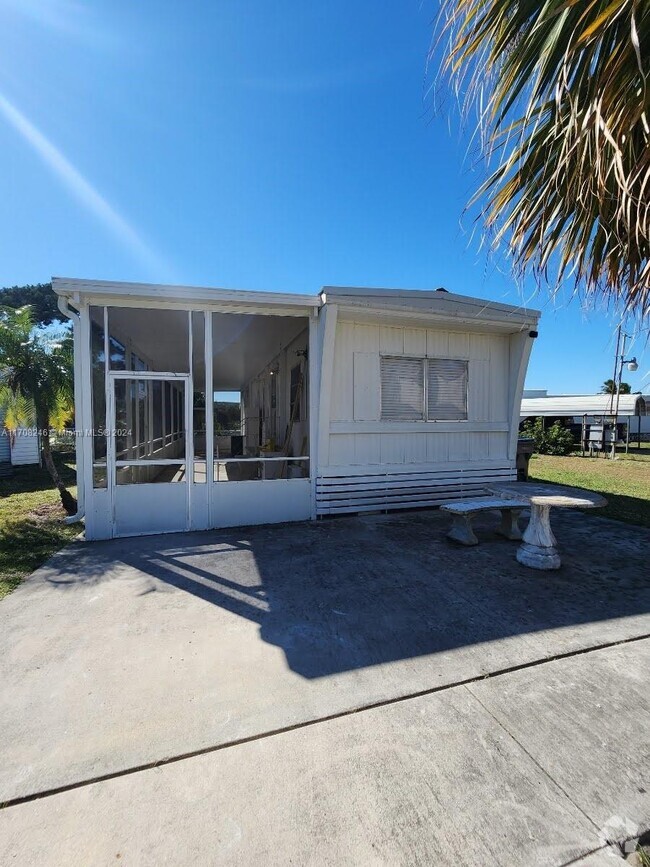 Building Photo - 4222 Hibiscus Cir Rental