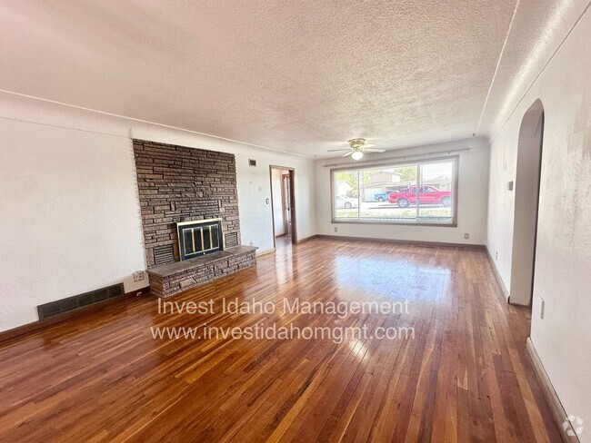 Building Photo - 2518 W Orchard Ave Unit Main Rental