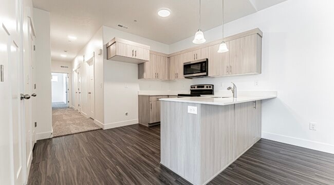 Building Photo - 898 N Hemsworth Way Unit 304 Rental