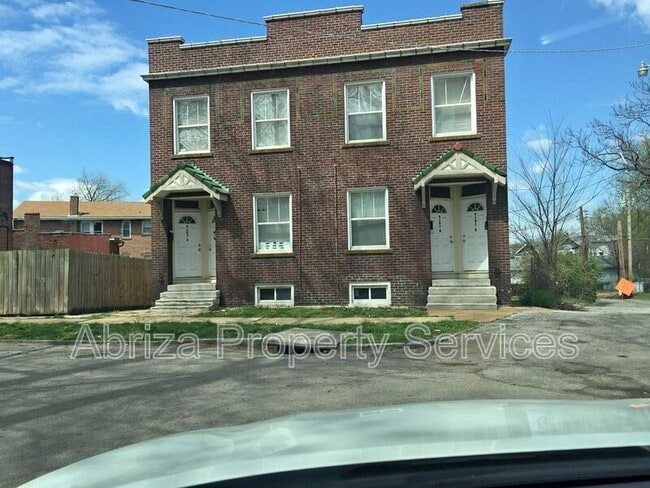 Building Photo - 4101 Dewey Ave Unit 2F