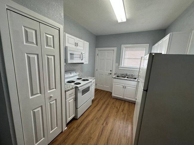 Photo - Newly Remodeled South Highlands Apartment