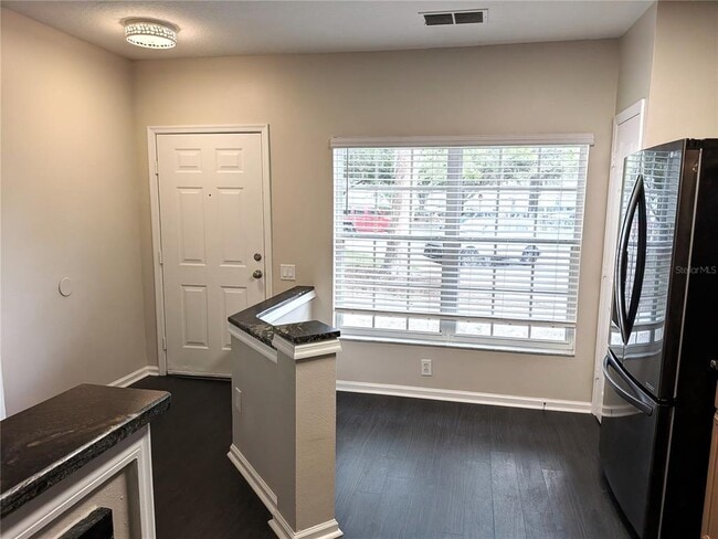 Photo - 902 Vineland Pl