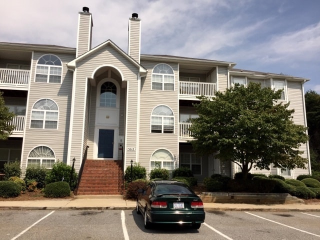Building Photo - Gorgeous 2BR Somerset Village Condo