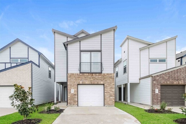 Building Photo - 15252 Estrella Rd E