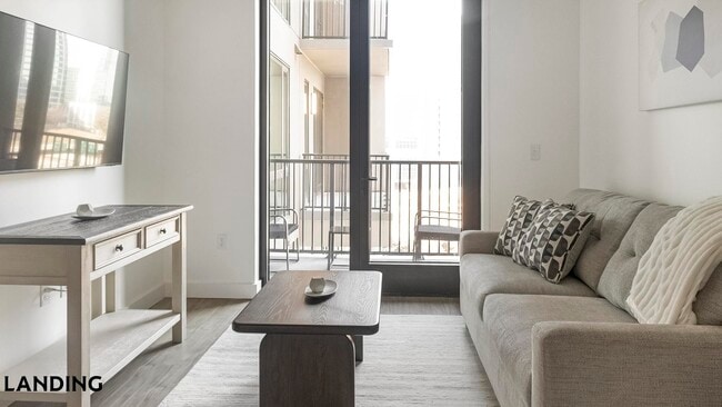 Building Photo - 1007 S Mint St