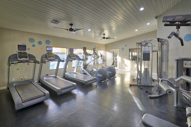 Gimnasio - Villagio Furnished Apts