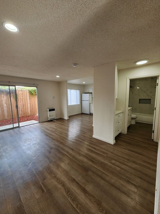 Photo - 1 bed, 1 bath Unit 03