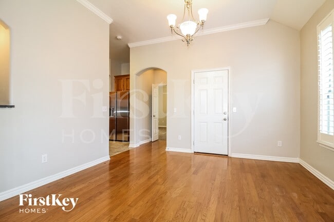 4200 MacKenzie Dr