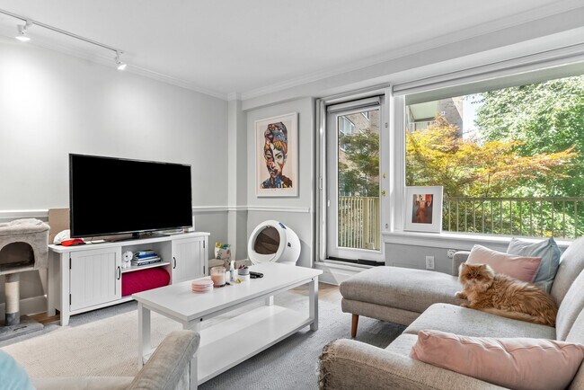 Photo - 145 Pinckney St Unit 323