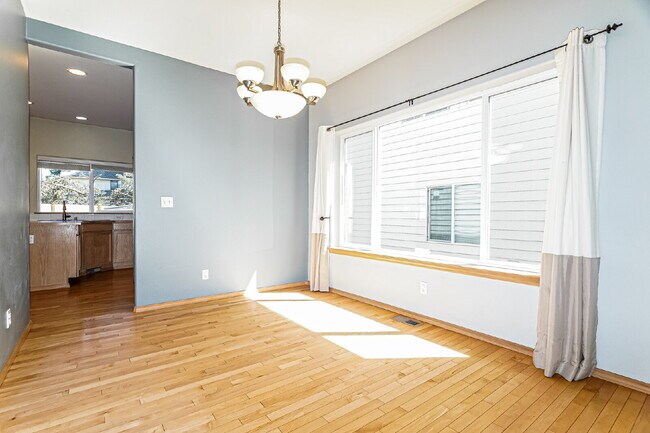 Photo - **Beautiful 4 Bedroom Home in Prime Bothell Location!** Available NOW for RENT