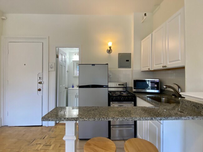 Photo - 90 Charles St