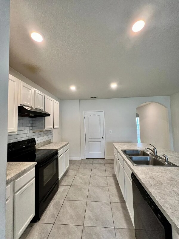 Photo - 237 St Georges Cir