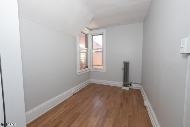 Photo - 297 W Broadway