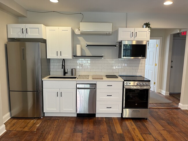 Building Photo - 7 E Franklin St Unit 3